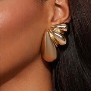 Elegant Gold Women's Earrings